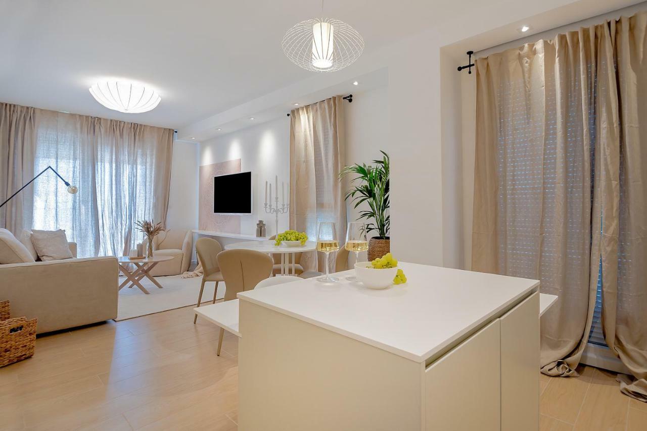 The Pleasurist - Apartment With Private Heated Pool And Terrace Split Dış mekan fotoğraf